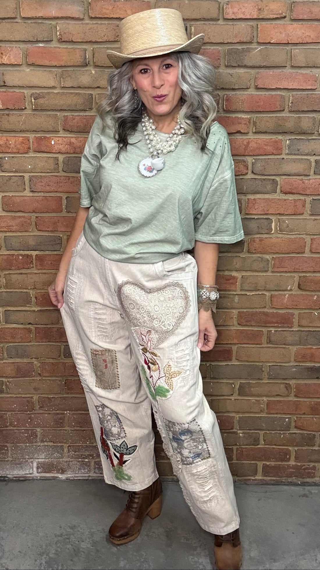 Floral Embroidery Pant