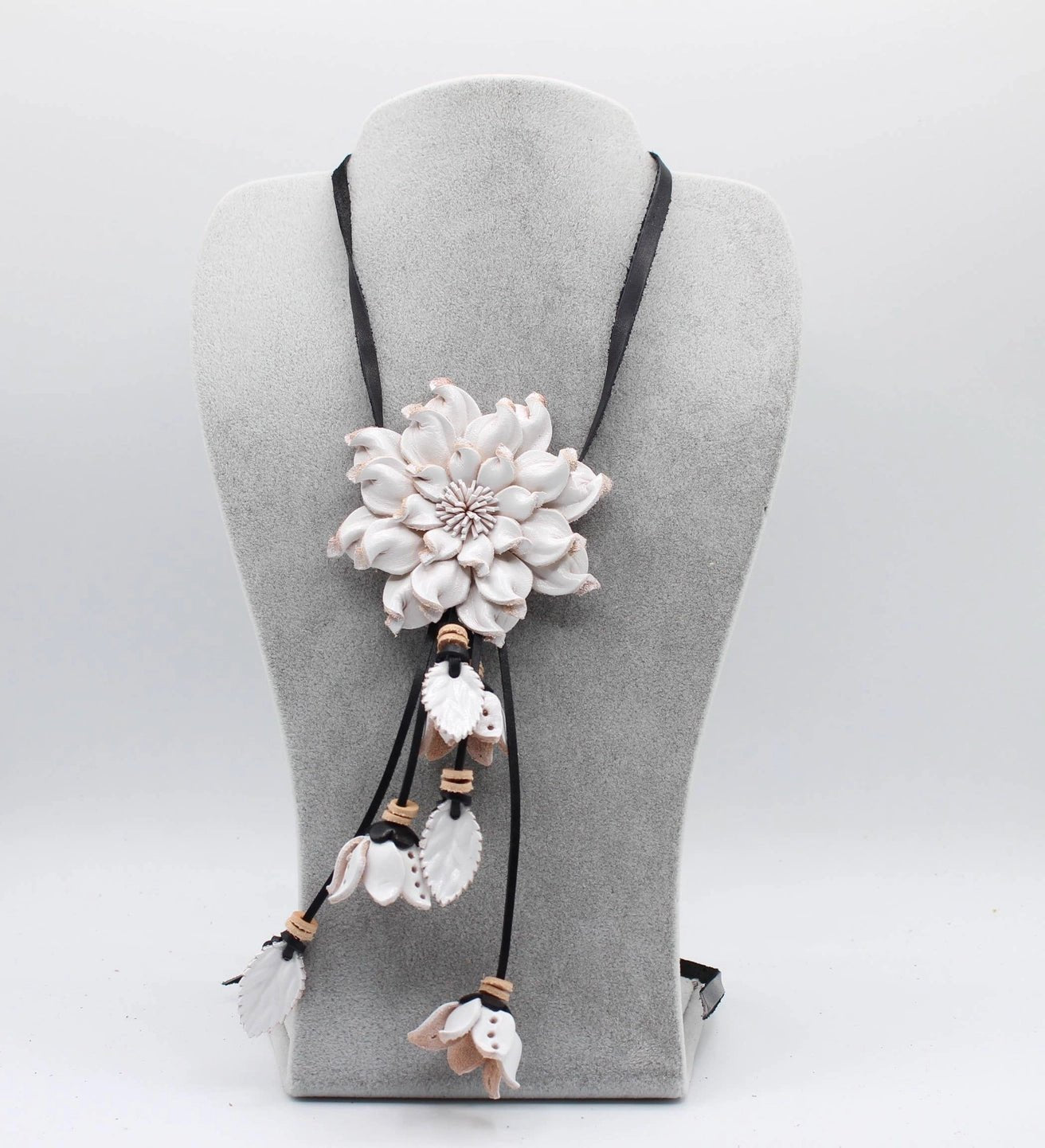 Daisy Flower Hat Band/Necklace - Vintage Vault Boutique