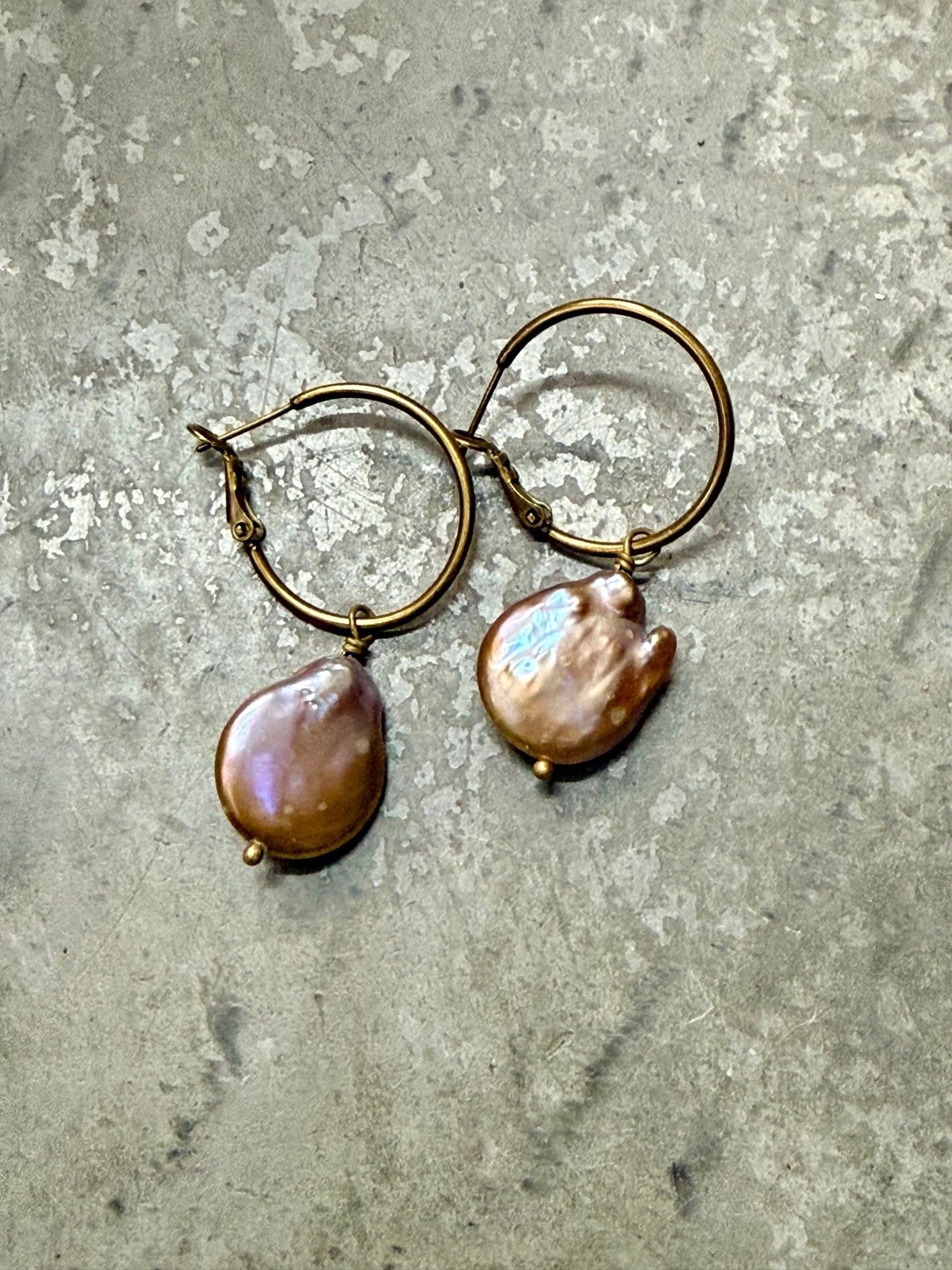 Grey Pearl Disk Earring - Vintage Vault Boutique