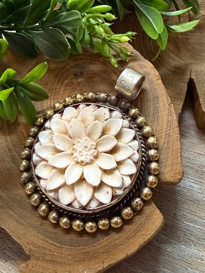White Chrysanthemum Pendant - Vintage Vault Boutique