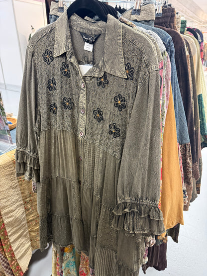 Gravel Embroidery 3/4 Sleeve Top
