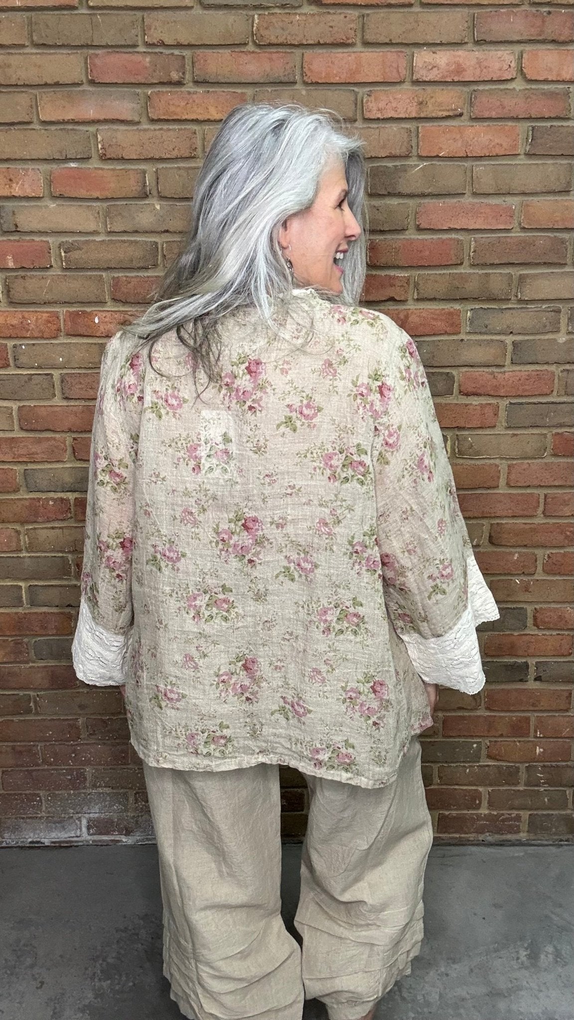 Taupe Floral Print Top - Vintage Vault Boutique