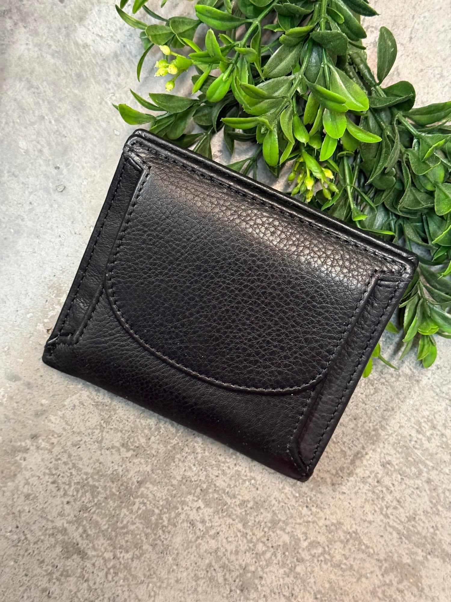 Bi - Fold Wallet with Coin Purse - Vintage Vault Boutique