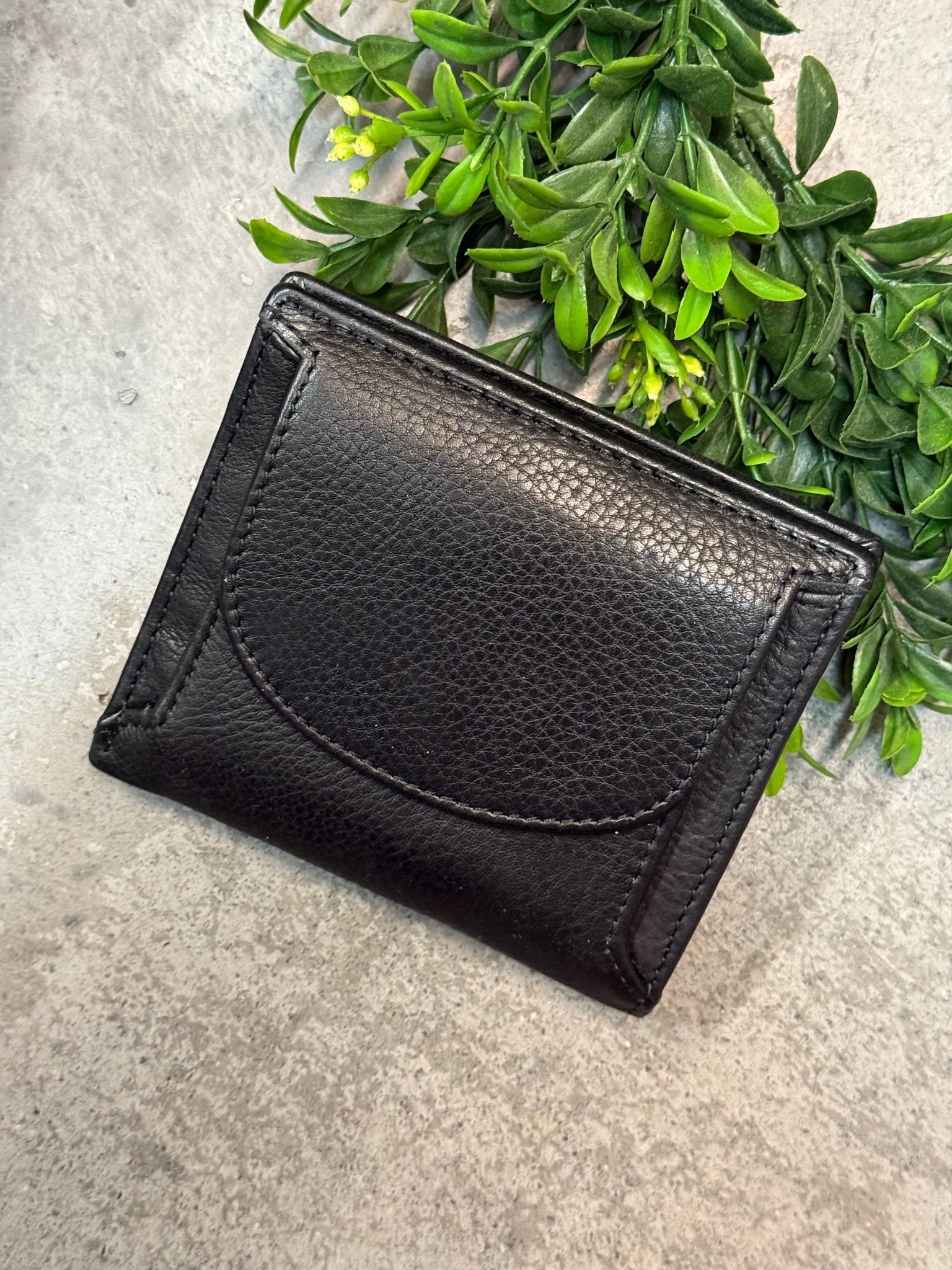Bi - Fold Wallet with Coin Purse - Vintage Vault Boutique