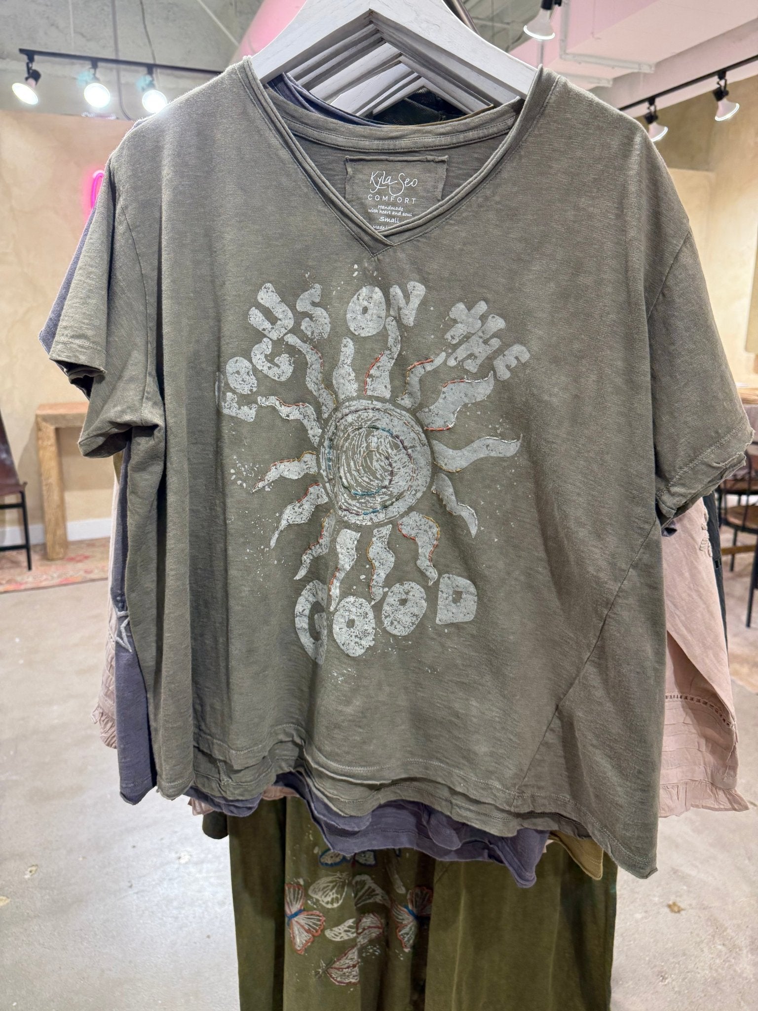Bahari - Focus on Good T-Shirt - Vintage Vault Boutique