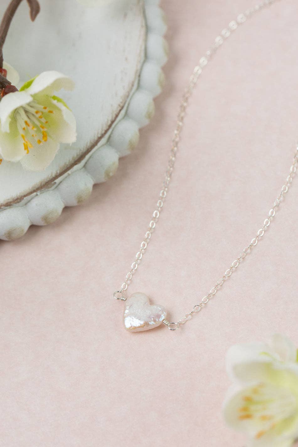 Bold Heart 15-17" Freshwater Pearl Simple Necklace