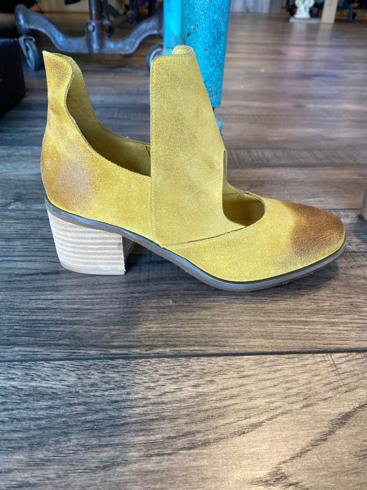 CAGE Mustard Sz 37 (fit is small more like a 36) - Vintage Vault Boutique