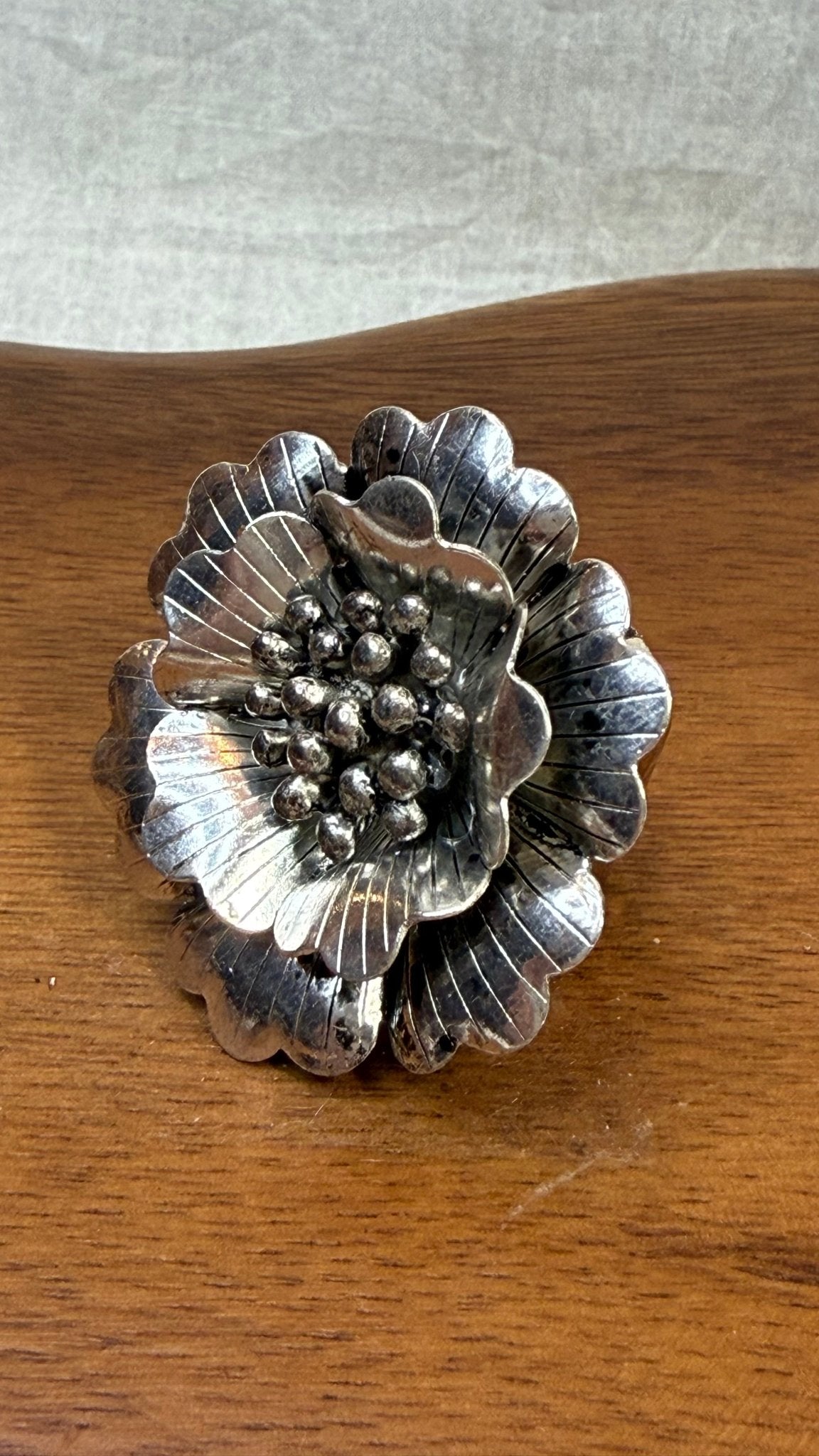 Silver Flower Adjustable Ring - Vintage Vault Boutique
