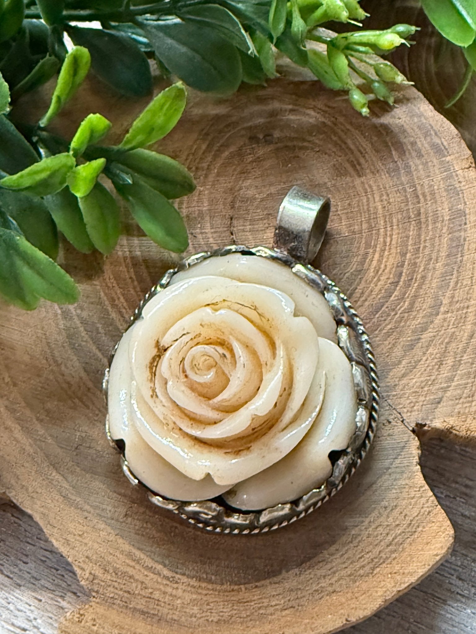 White Rose Pendant - Vintage Vault Boutique