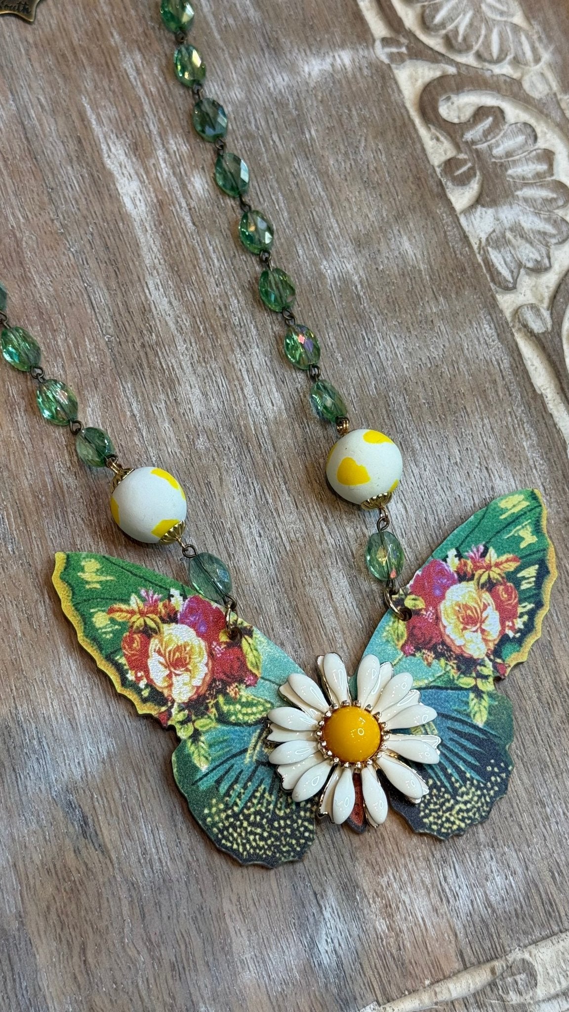 Daisy Butterfly Necklace - Vintage Vault Boutique