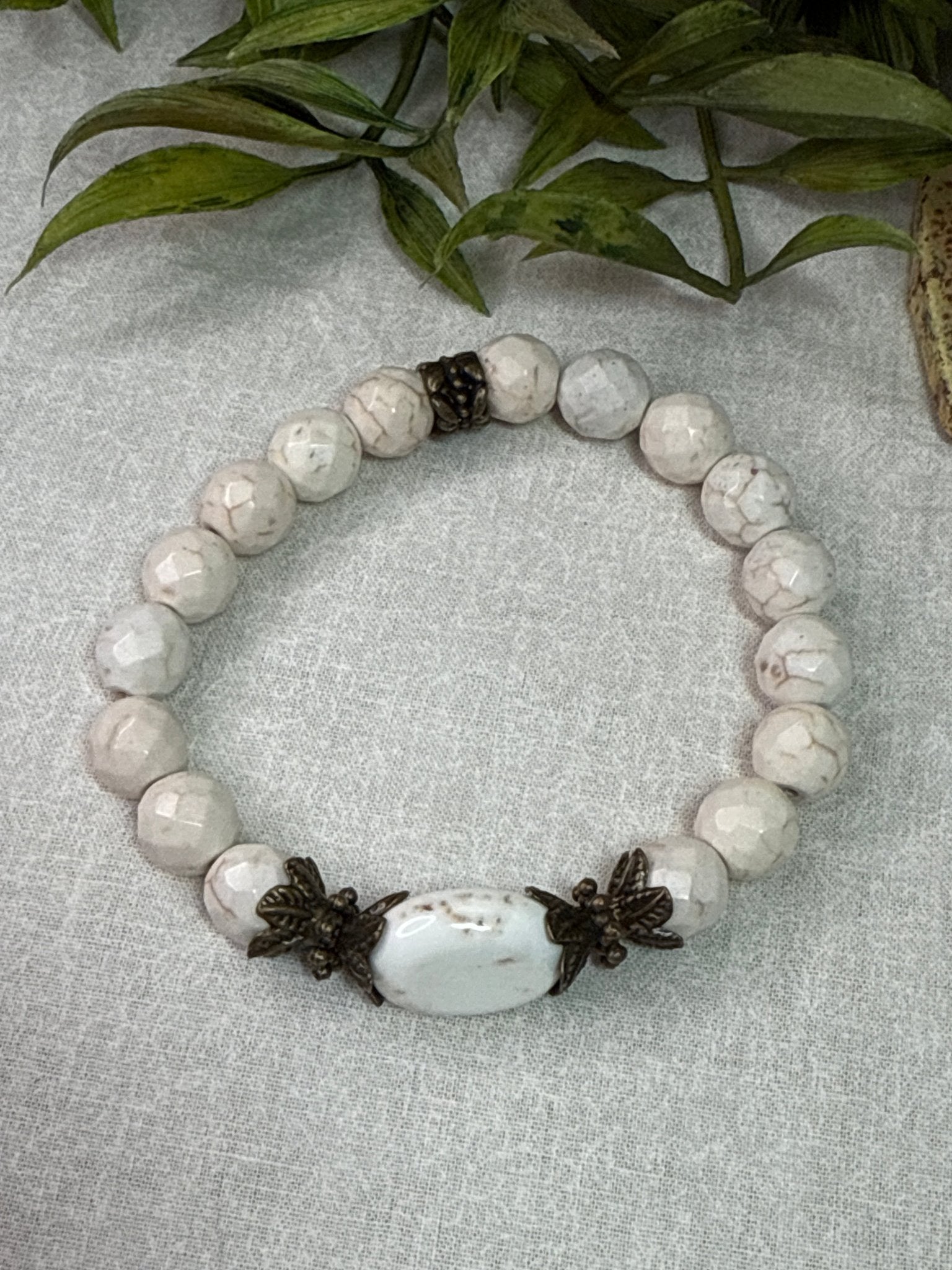 White Accent Bead Stretch Bracelet - Vintage Vault Boutique