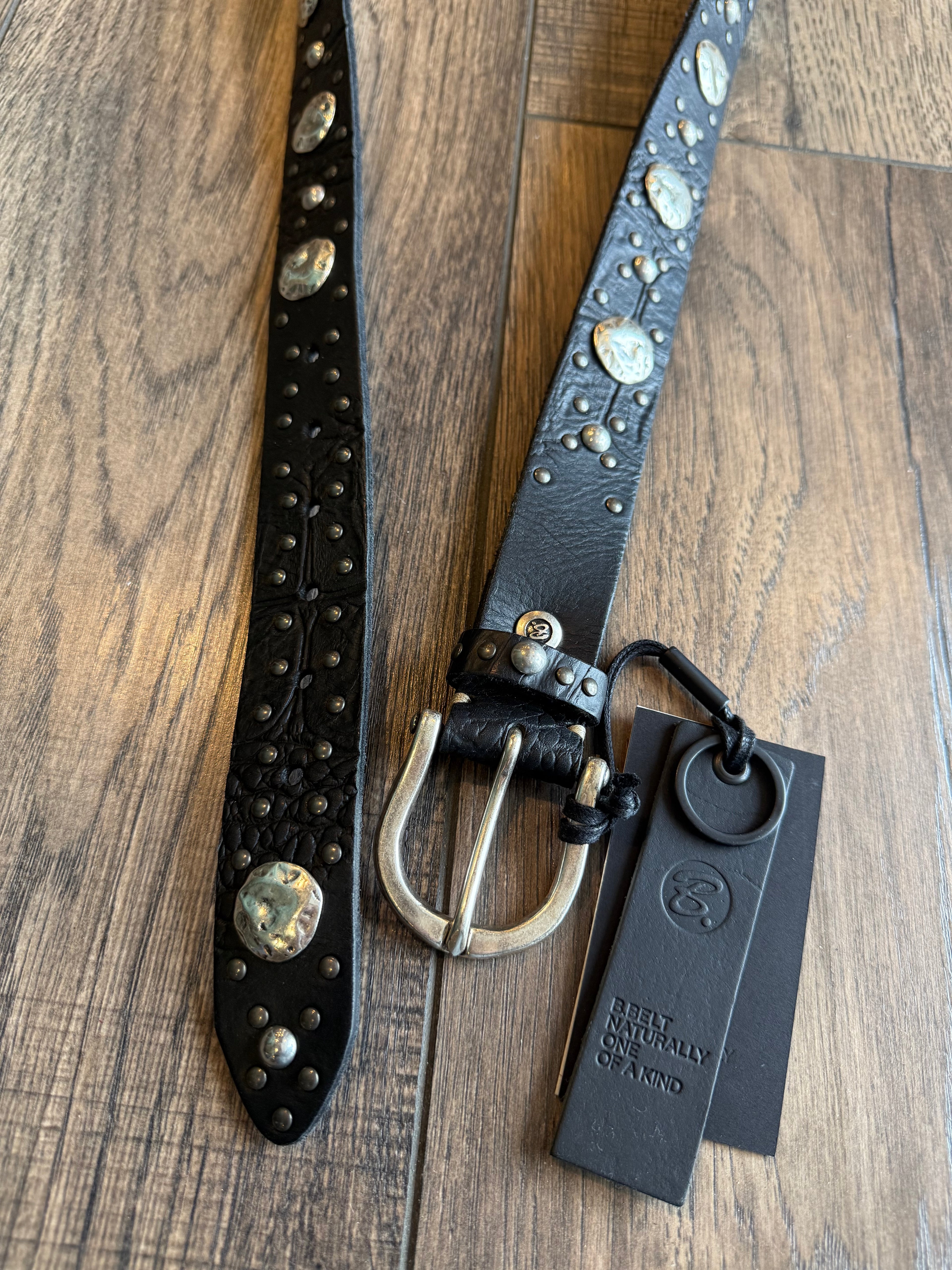 Senja - Silver/Blk Embossed