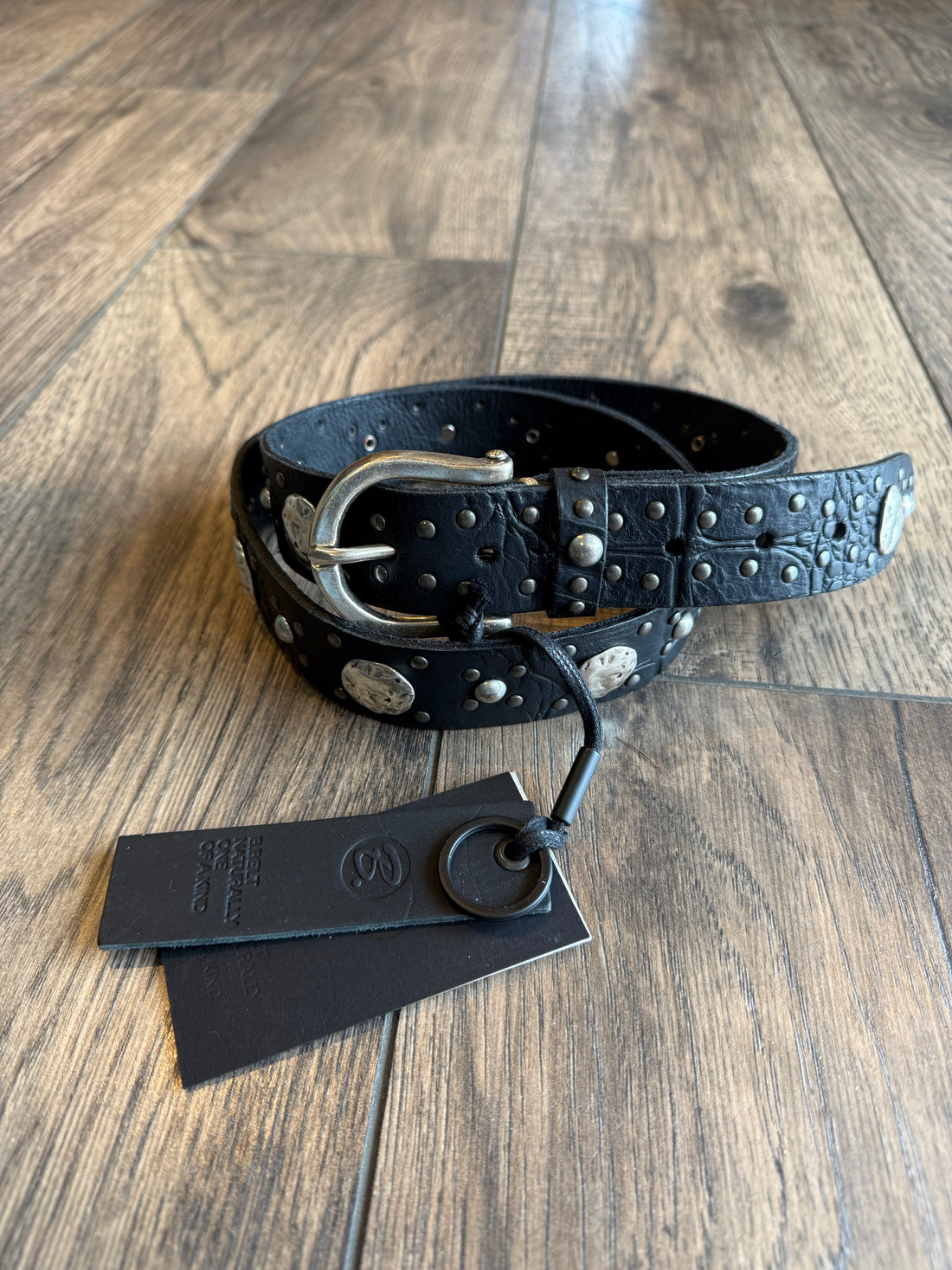 Senja - Silver/Blk Embossed