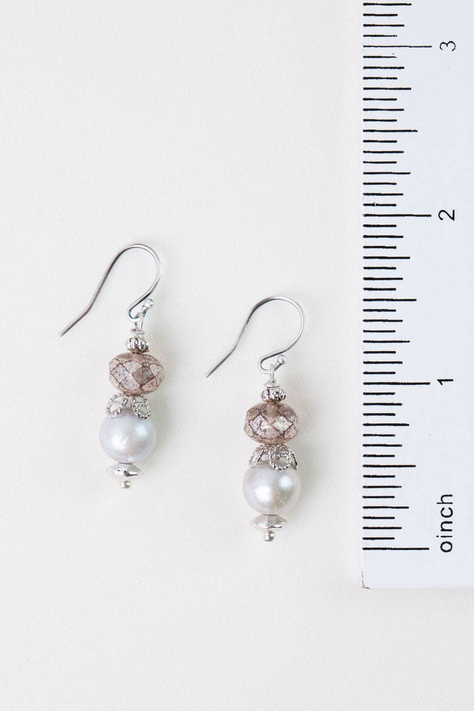 Blush Pearl Simple Earrings E067 - Vintage Vault Boutique