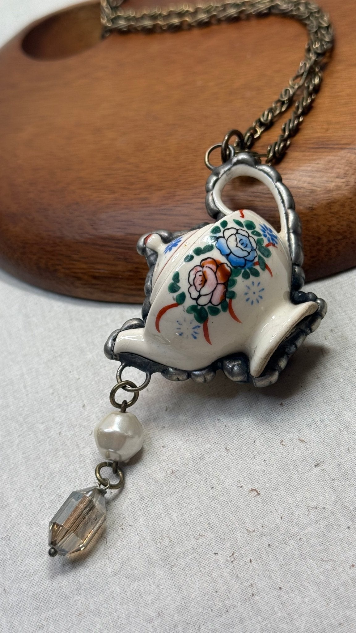 China Tea Pot Necklace - Vintage Vault Boutique