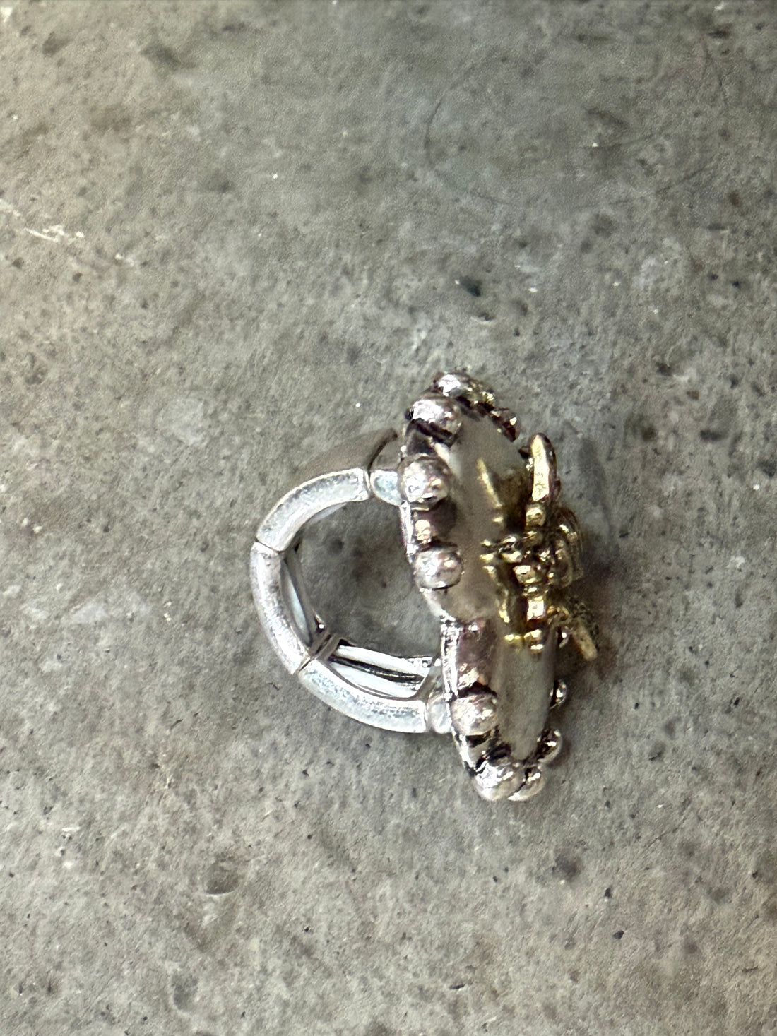 Queen Bee Stretch Heart Ring