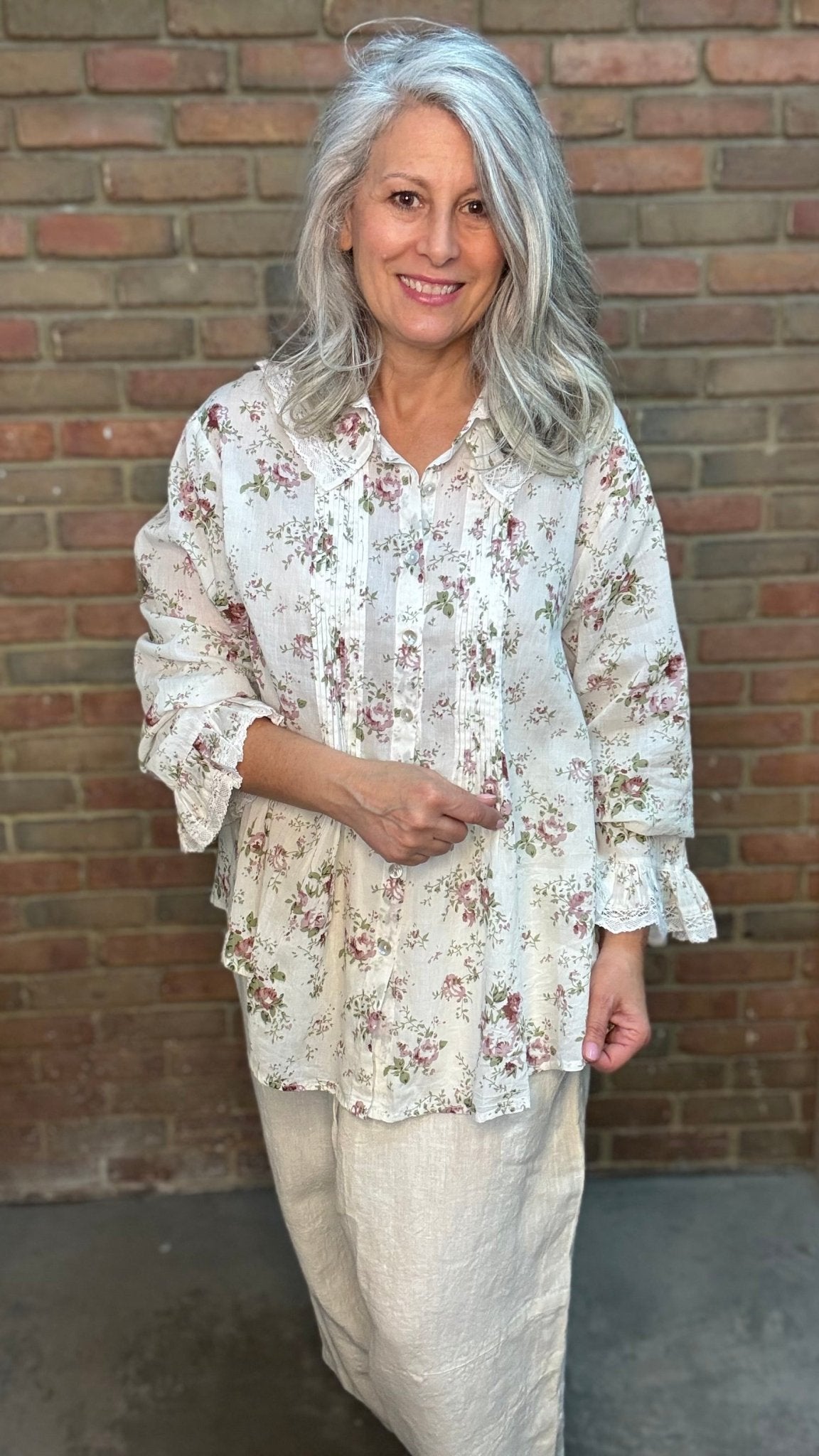 Vintage Floral Button Up Top - Vintage Vault Boutique