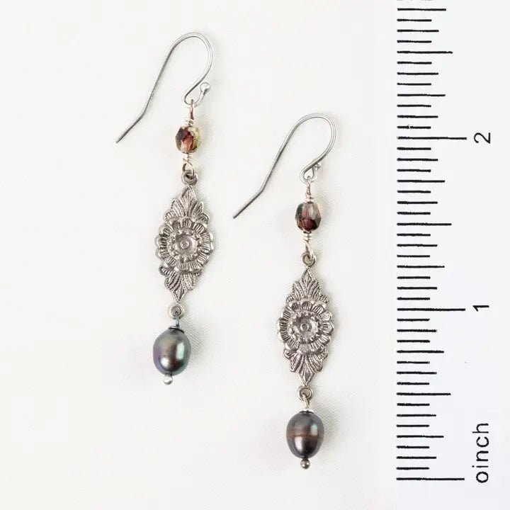 Water Lily Simple Earrings E019 - Vintage Vault Boutique