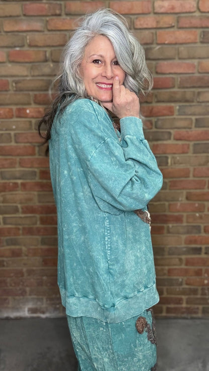 Heartland Sweatshirt - Vintage Vault Boutique