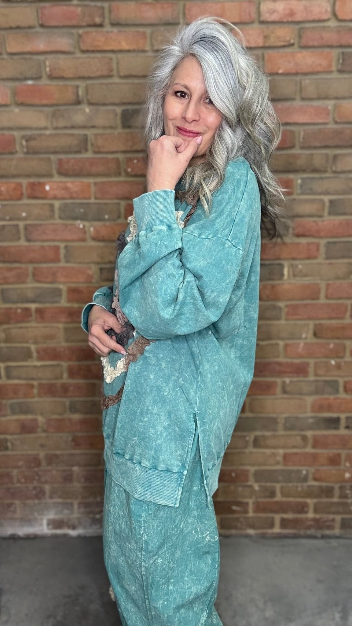 Heartland Sweatshirt - Vintage Vault Boutique