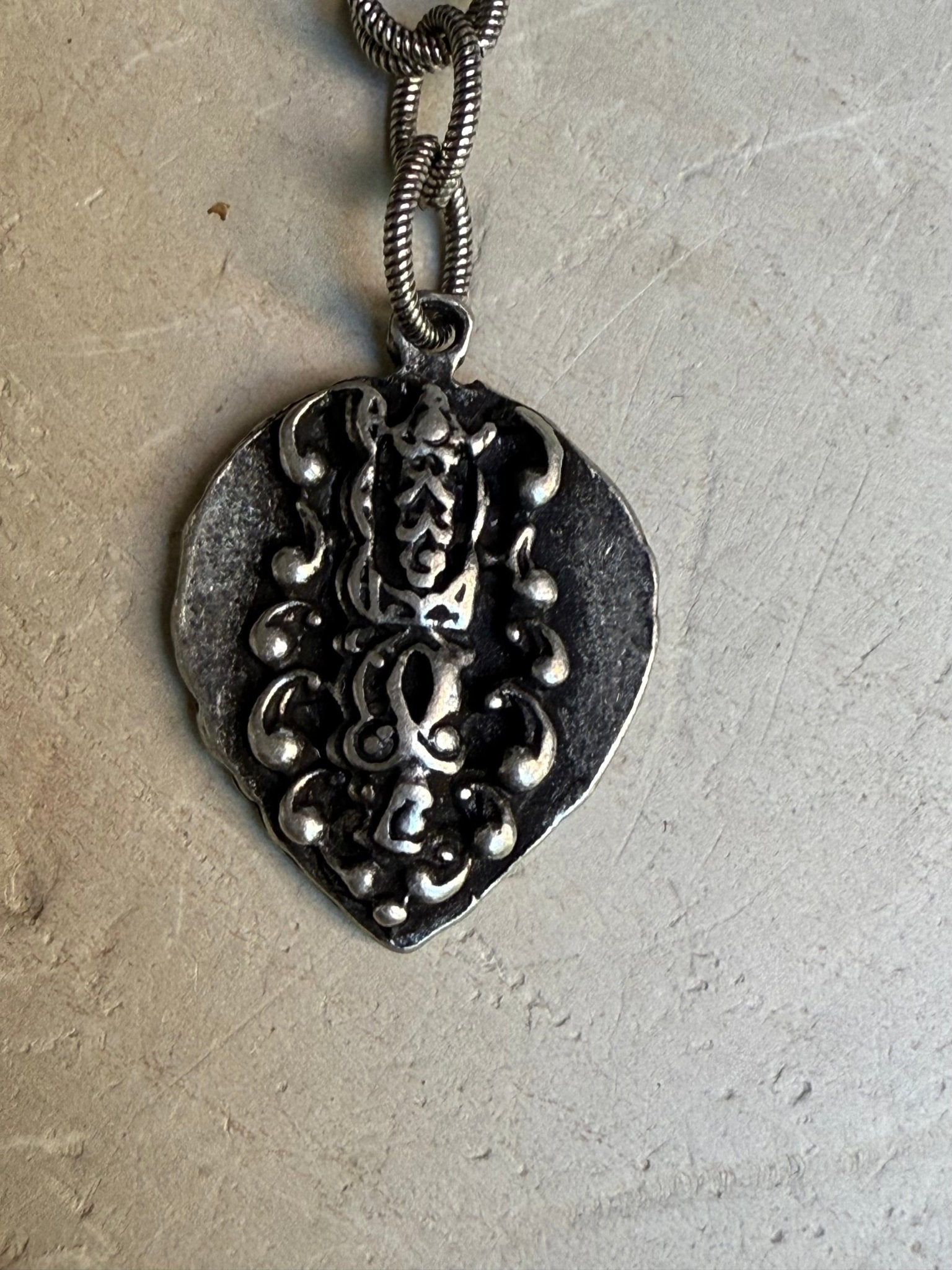 EKD Victorian Heart Necklace - Vintage Vault Boutique