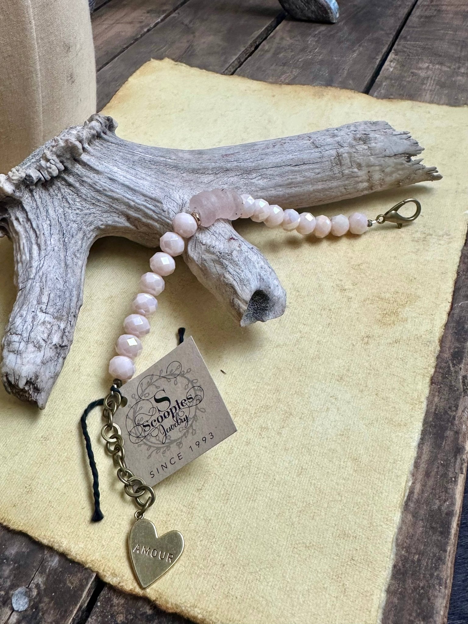 Blushing Kiss - Bracelet - Vintage Vault Boutique
