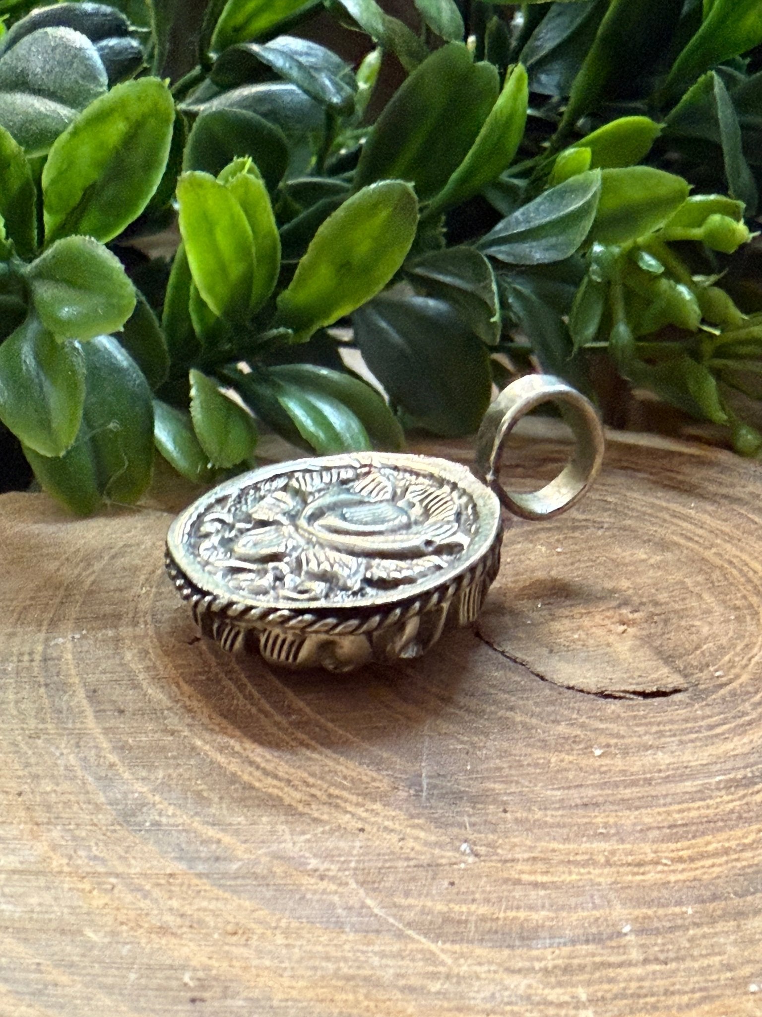 Small Pink Daisy Tibetan Pendant - Vintage Vault Boutique