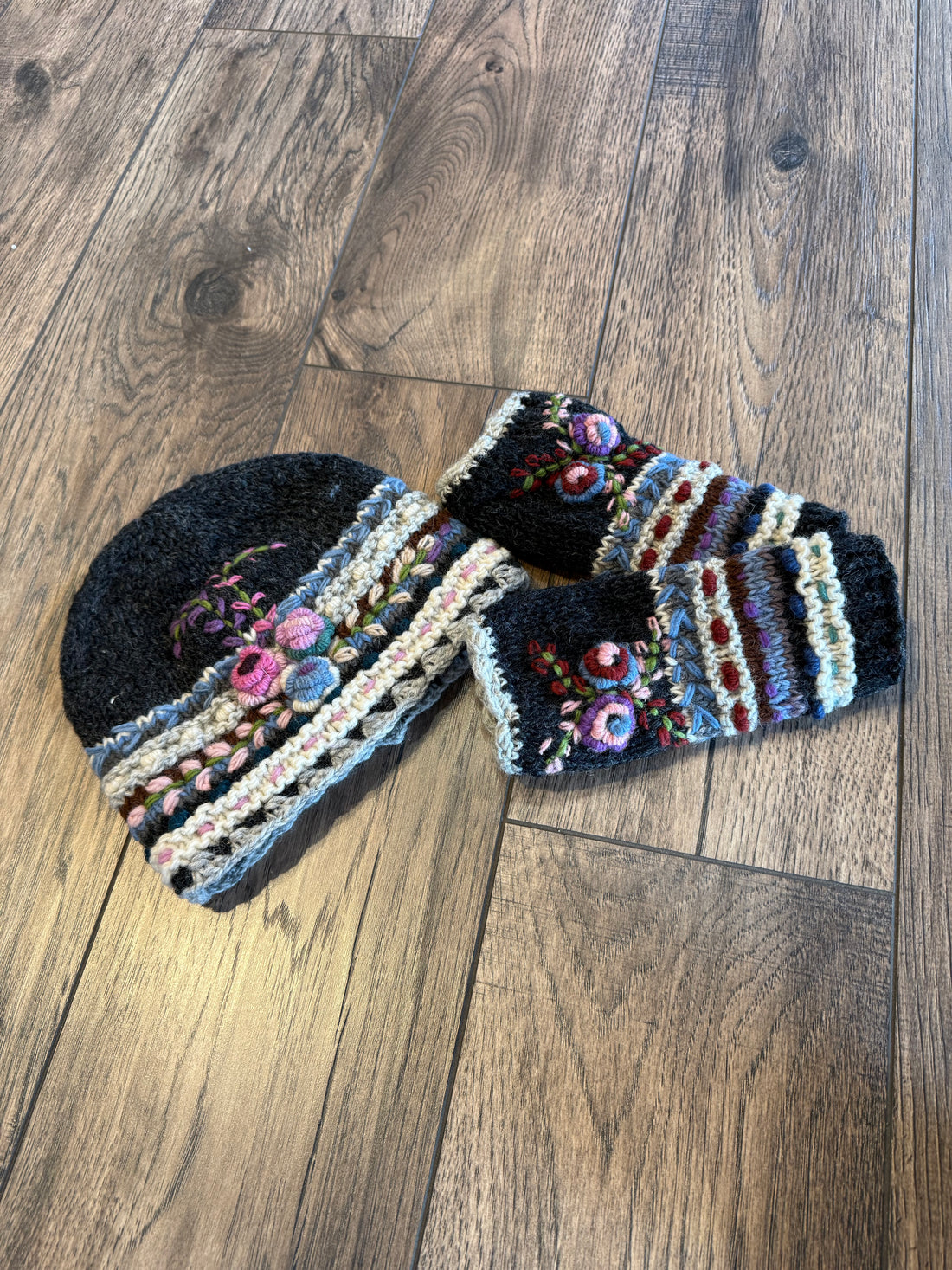 Wool Knit Embroidery Handwarmers