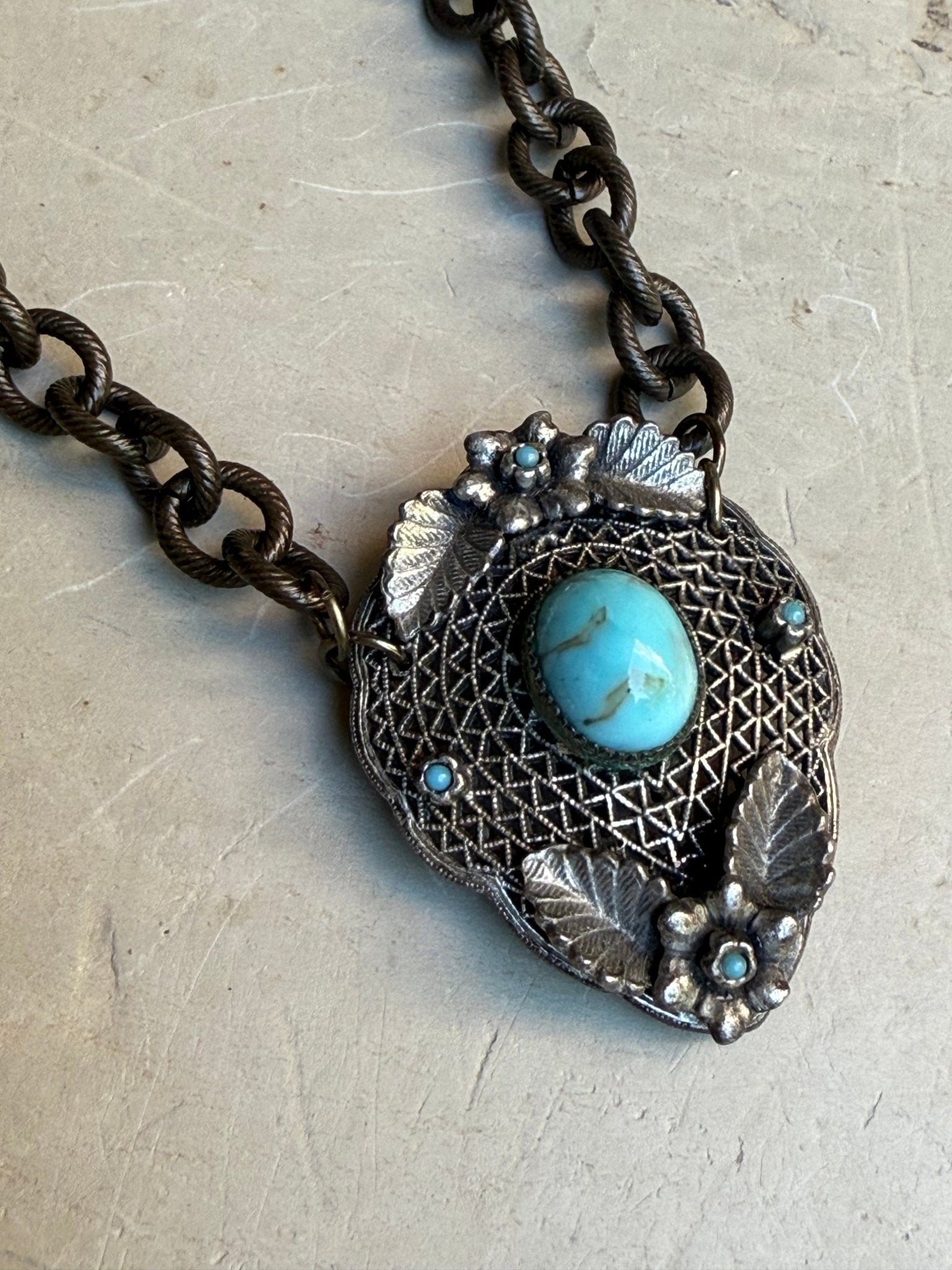 EKD Vintage Clip Necklace - Vintage Vault Boutique
