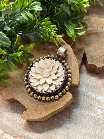White Chrysanthemum Pendant - Vintage Vault Boutique