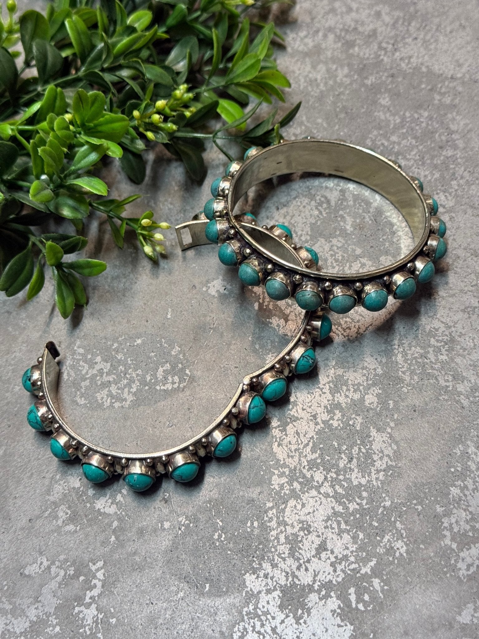 Small Turquoise Stone and Silver Bracelet - Vintage Vault Boutique