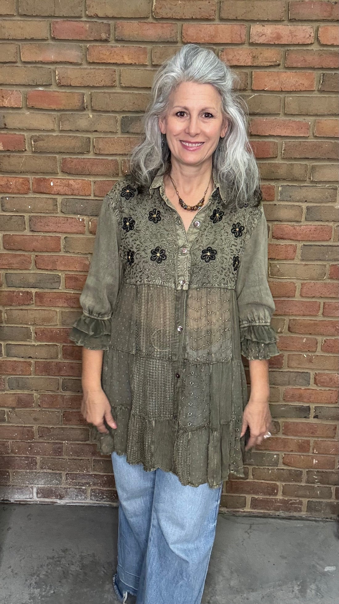Gravel Embroidery 3/4 Sleeve Top