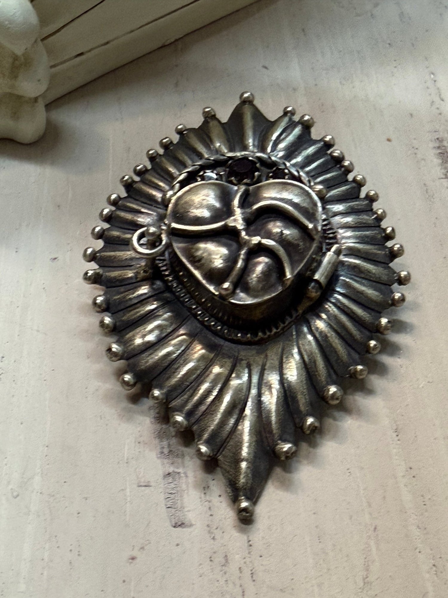 Silver Medallion Locket Pendent - Vintage Vault Boutique