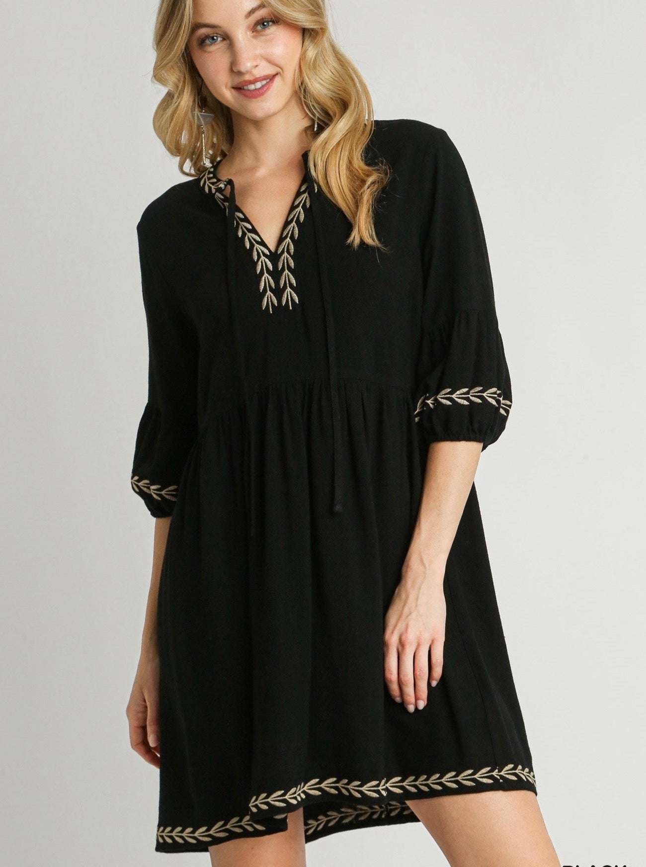 Linen V-Neck Short Embroidery Dress 