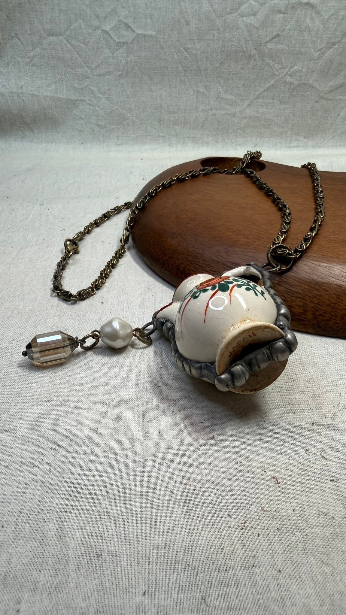 China Tea Pot Necklace - Vintage Vault Boutique