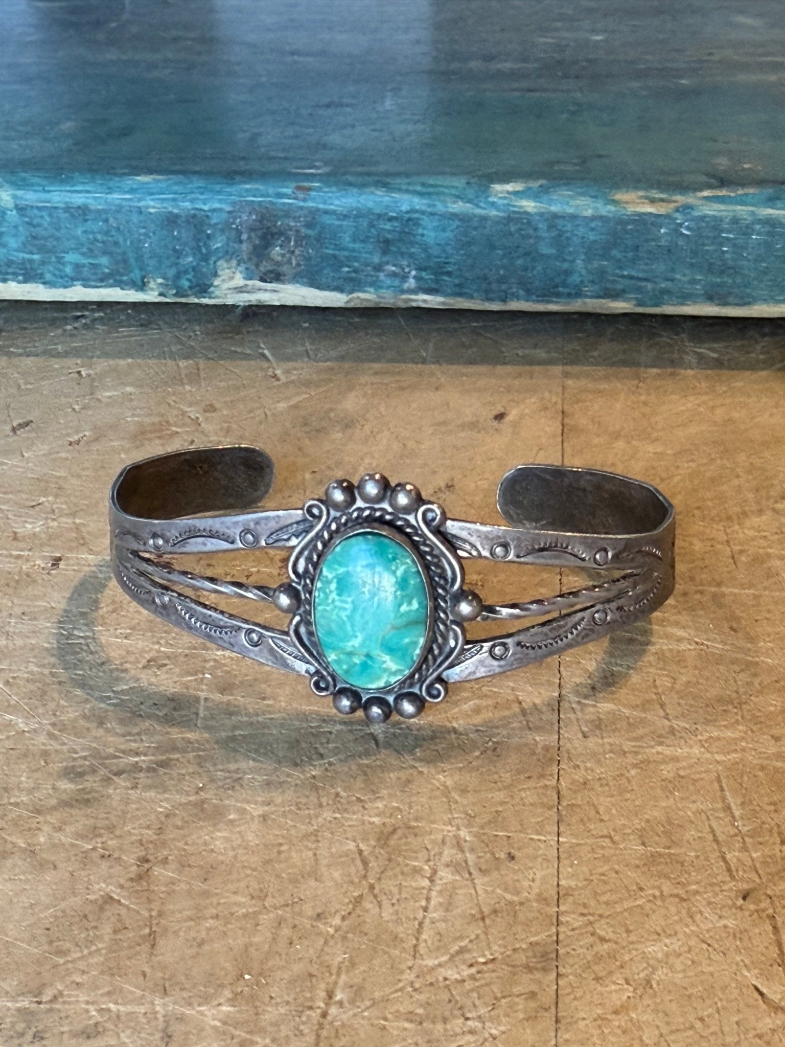 Vintage Oval Turquoise Cuff - Vintage Vault Boutique