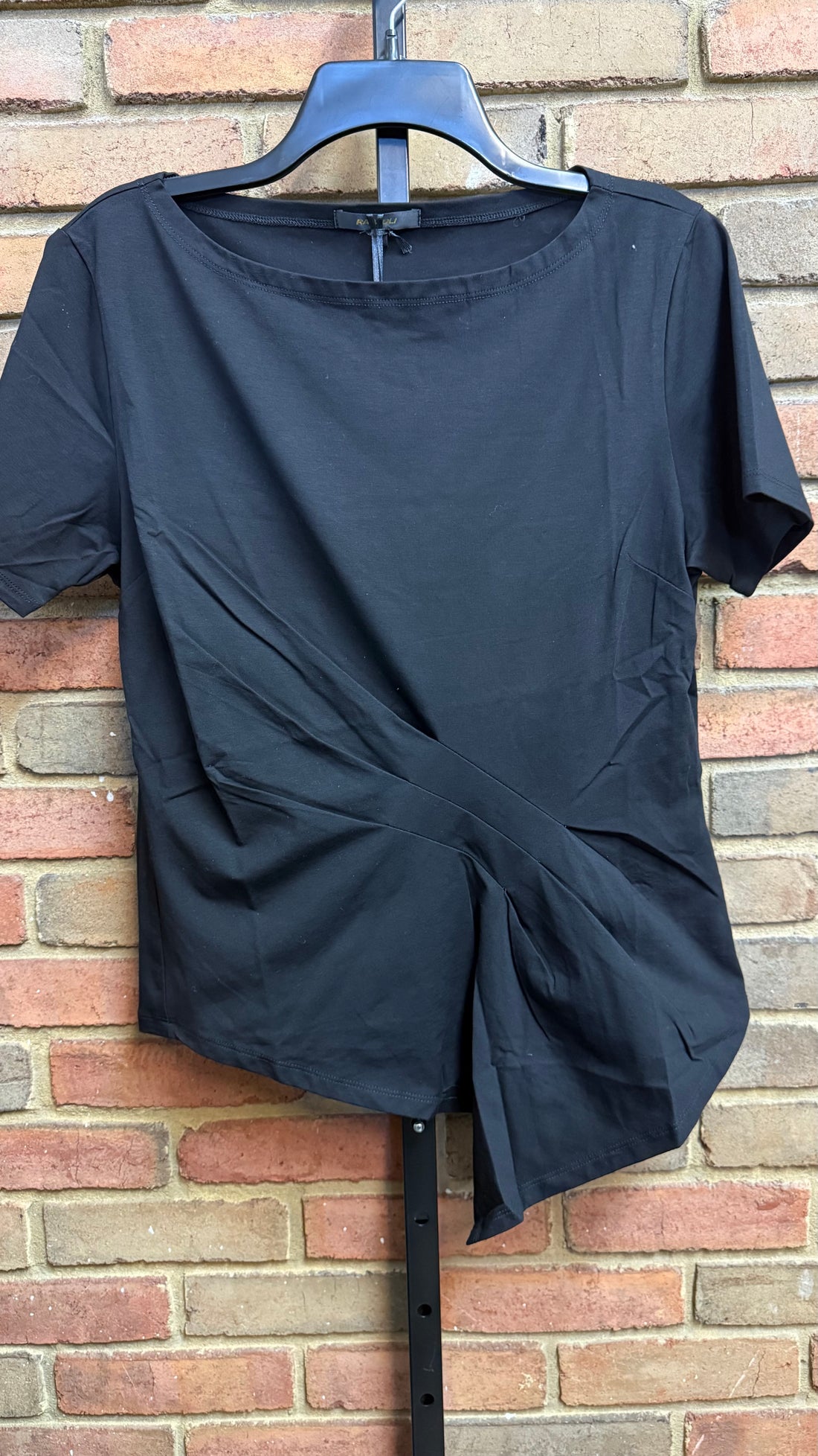Twist Black Top