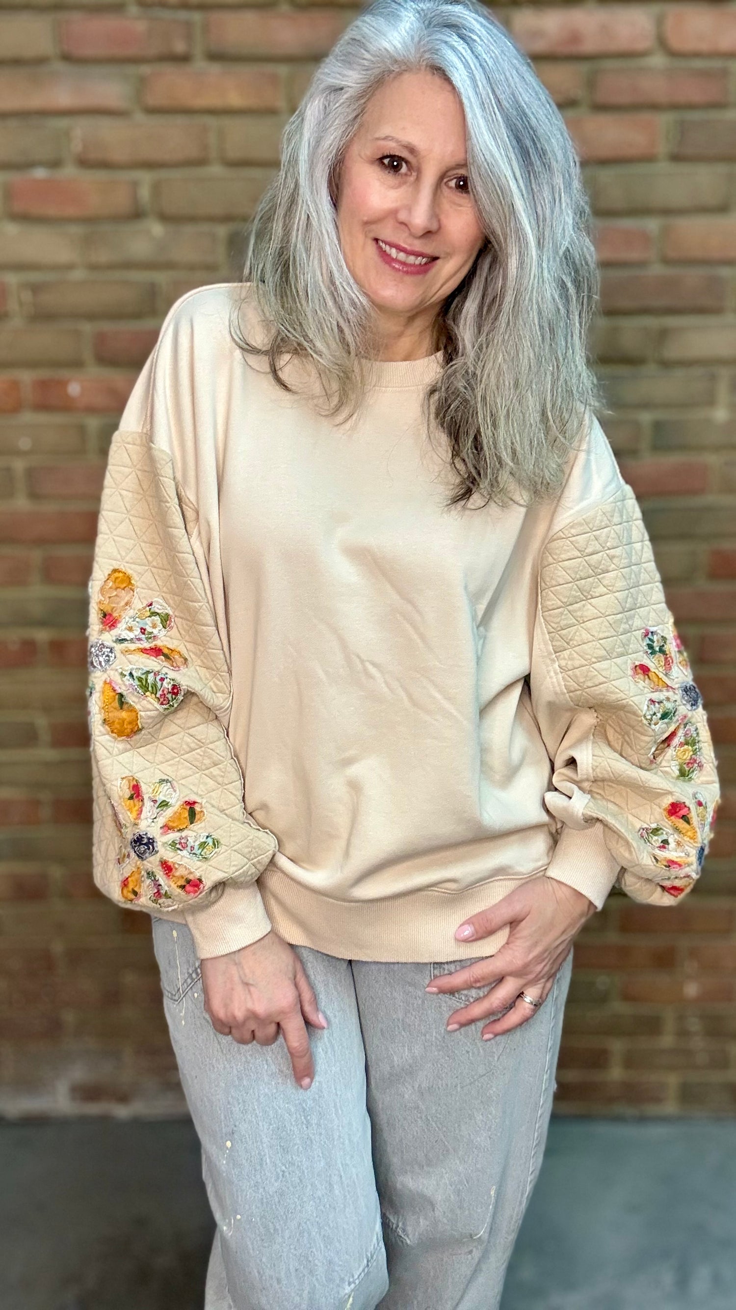 Woman wearing Quilted Sleeve Sweatshirt with Oyster Grey Big Pocket Jeans