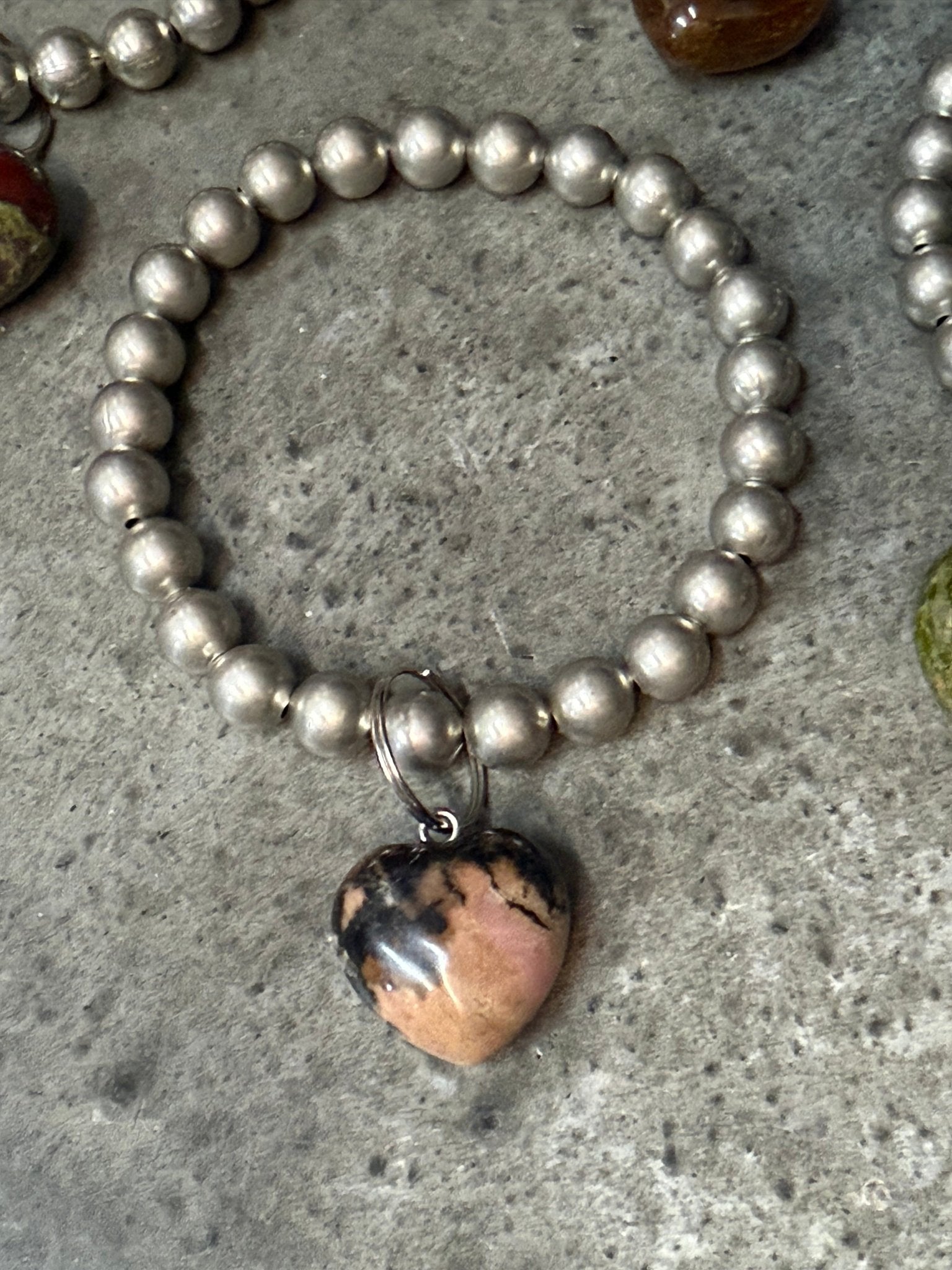 Stone Heart Stretch Bracelet - Vintage Vault Boutique