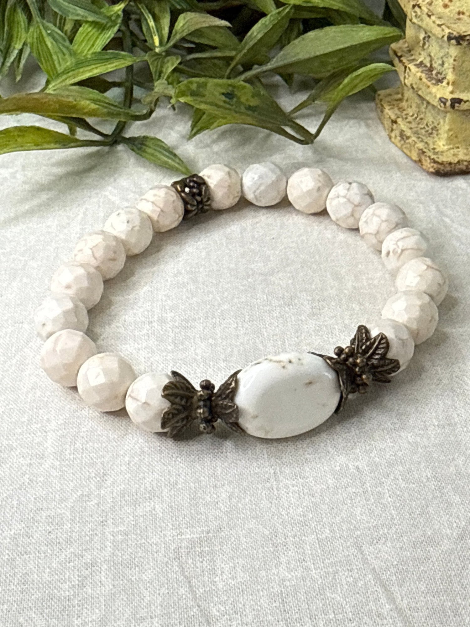White Accent Bead Stretch Bracelet - Vintage Vault Boutique