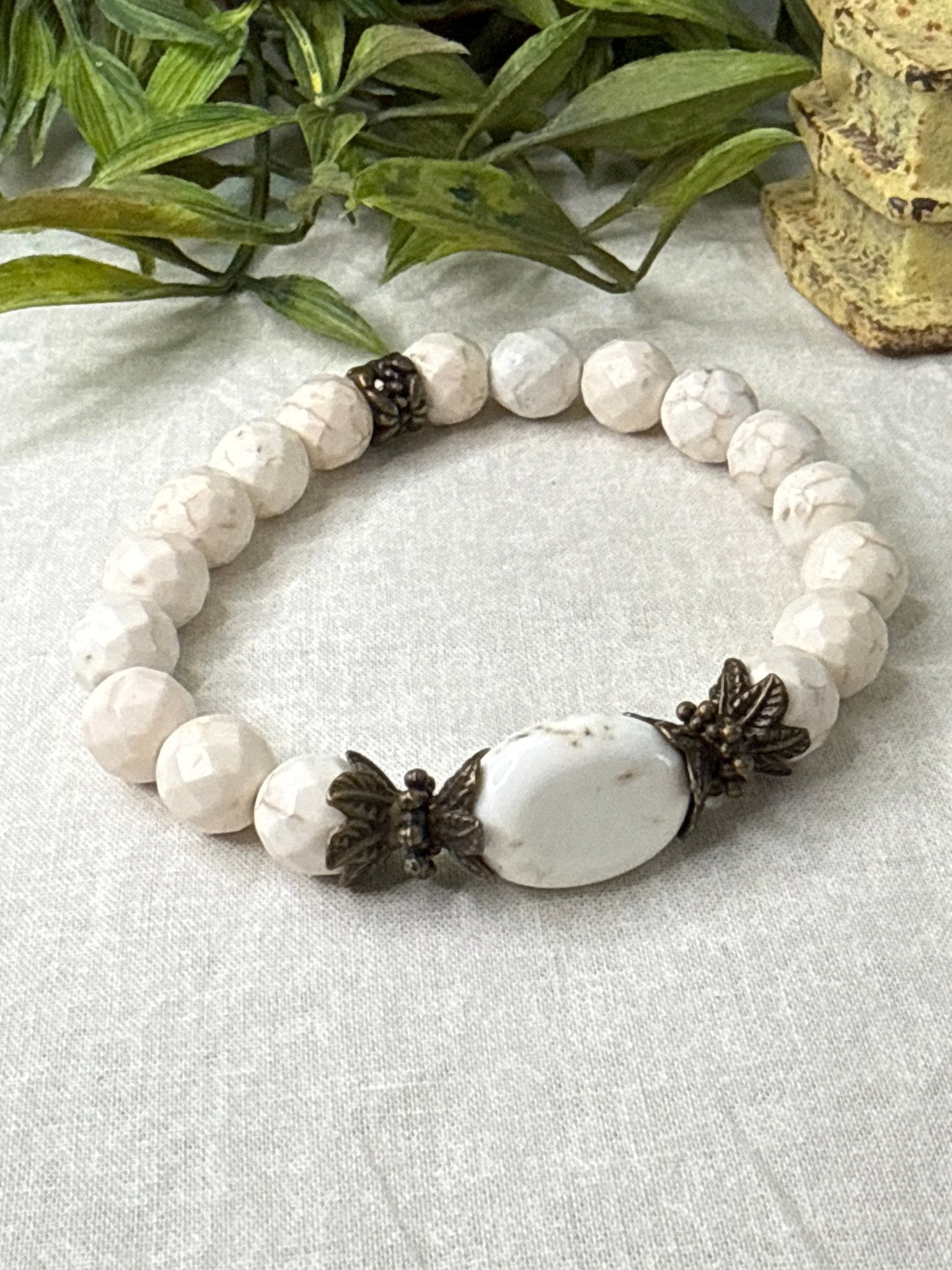 White Accent Bead Stretch Bracelet - Vintage Vault Boutique