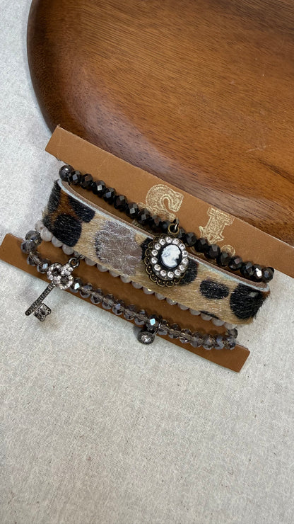 Small Cameo with Hide Stack