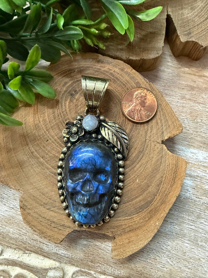 Labradorite and Moonstone Skull Tibetan Pendant - Vintage Vault Boutique
