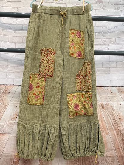 Soft Ruffle Pant