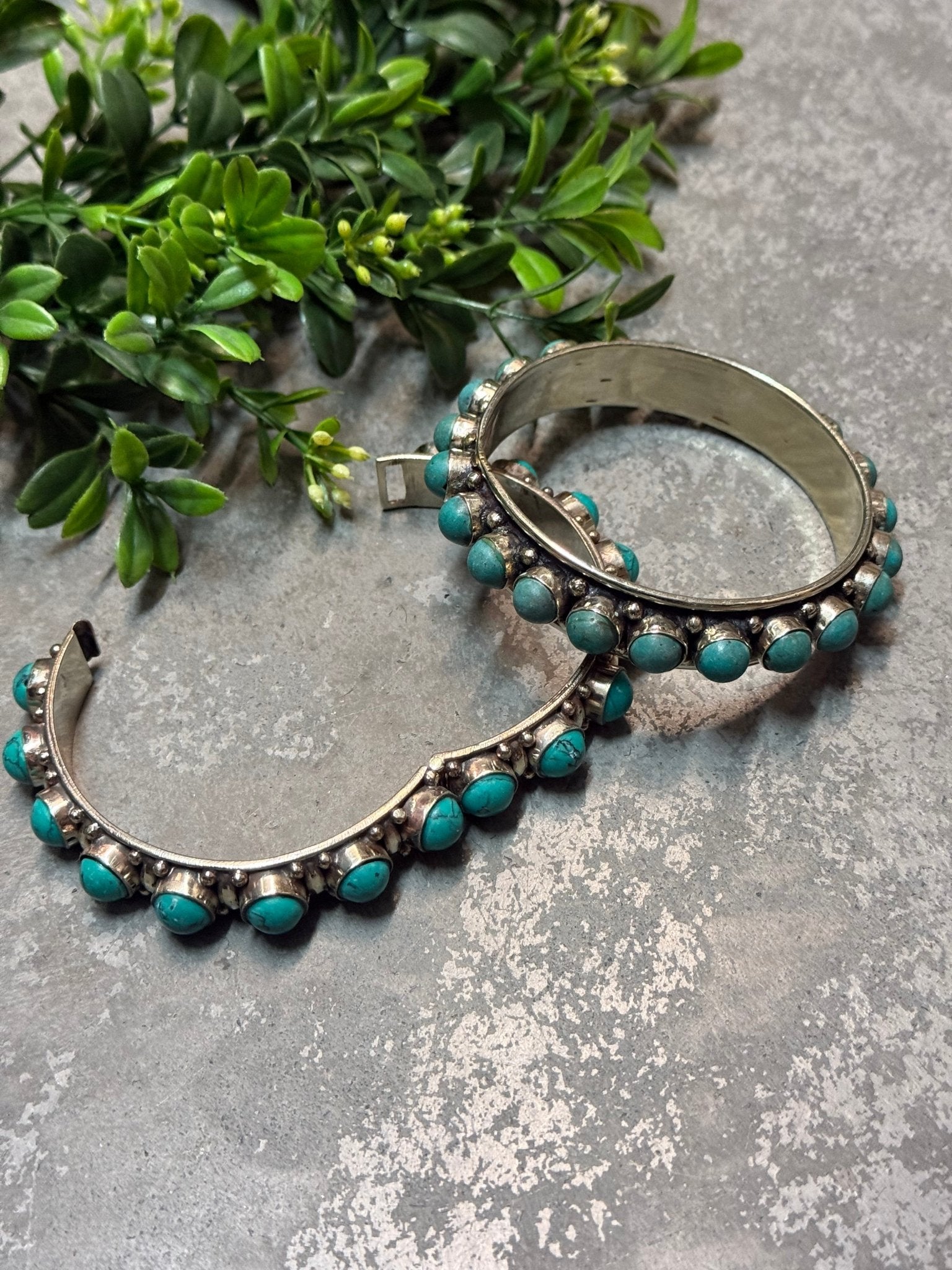 Small Turquoise Stone and Silver Bracelet - Vintage Vault Boutique