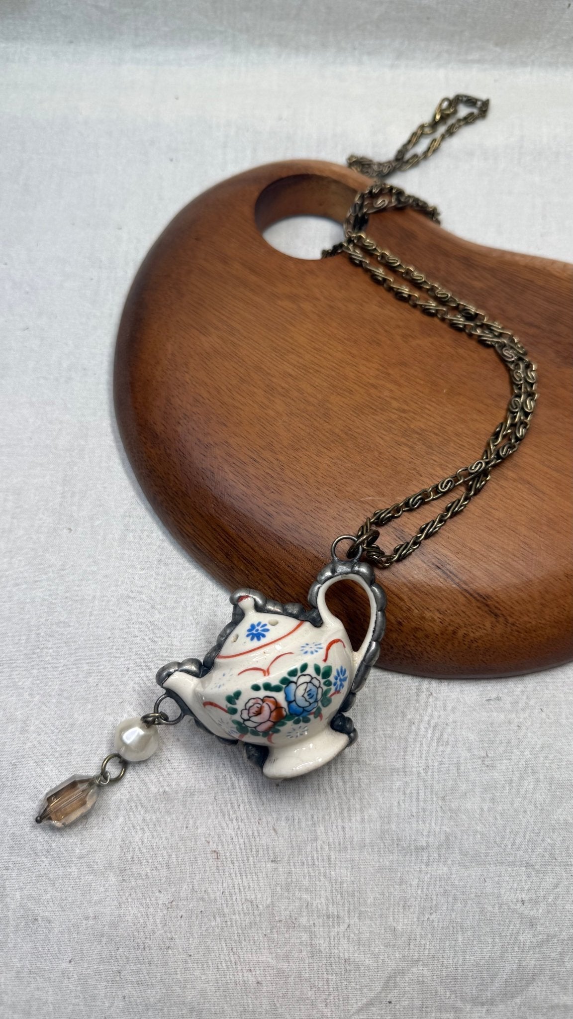 China Tea Pot Necklace - Vintage Vault Boutique