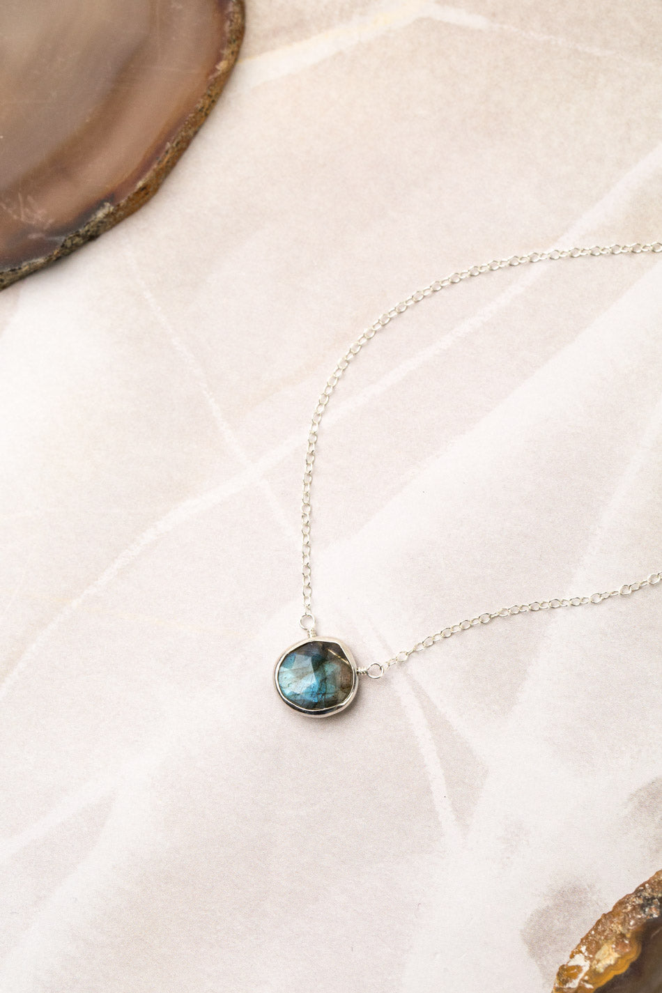 Favorites 16-18&quot; Silver Labradorite Simple Necklace