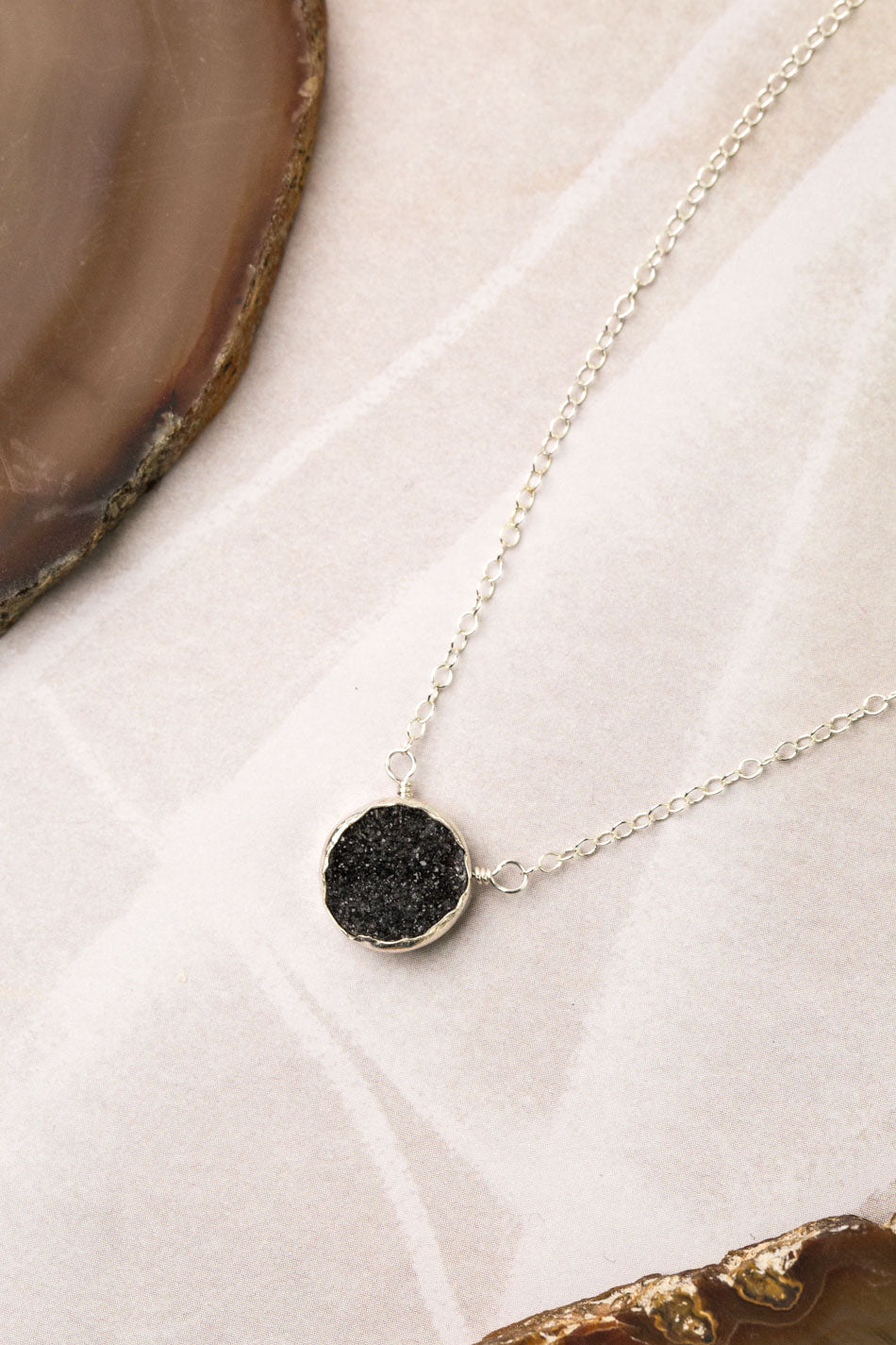 Favorites 16-18&quot; Silver Black Druzy Simple Necklace