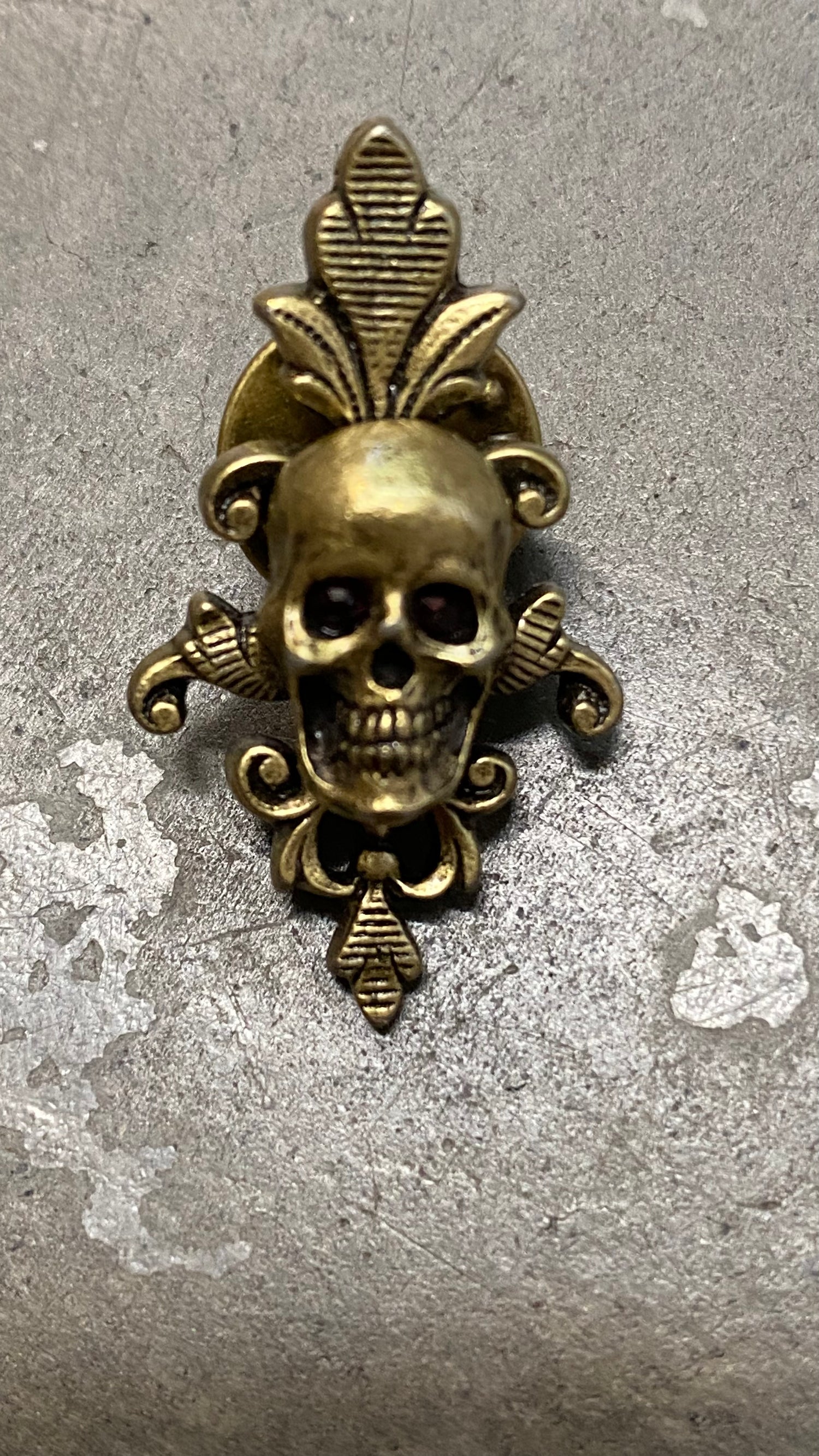 Skull Pin