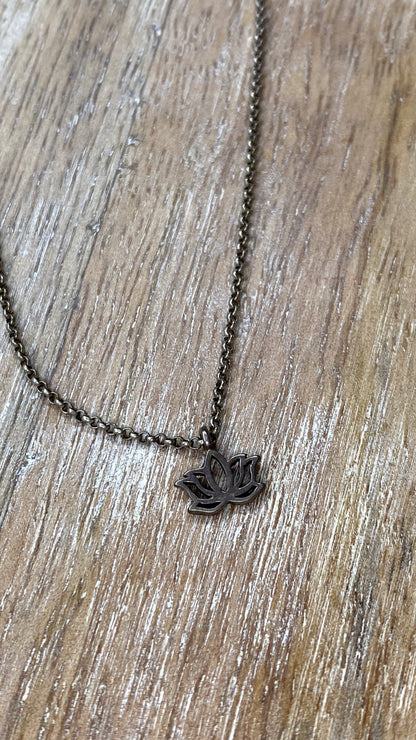 Silver Lotus Necklace N11